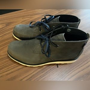 DANNER Pine Grove Chukka Boot in Gray